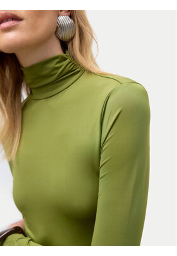 Vero Moda Sukienka codzienna Udita 10336491 Zielony Regular Fit. Okazja: na co dzień. Kolor: zielony. Materiał: syntetyk. Typ sukienki: proste. Styl: casual