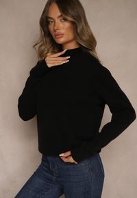 Renee - Czarny Gładki Sweter z Półgolfem z Dzianiny z Wełną i Wiskozą Zaiara. Okazja: na co dzień. Kolor: czarny. Materiał: dzianina, wełna, wiskoza. Długość rękawa: długi rękaw. Długość: długie. Wzór: gładki. Styl: casual, klasyczny