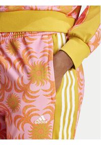 Adidas - adidas Spodnie dresowe FARM Rio IQ4493 Różowy Regular Fit. Kolor: różowy. Materiał: bawełna #4