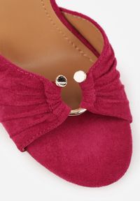 Renee - Różowe Sandały VICES na Szpilce Zdobione Marszczeniem i Aplikacją Synalirea. Zapięcie: pasek. Kolor: różowy. Wzór: aplikacja. Obcas: na szpilce. Styl: klasyczny, elegancki #3