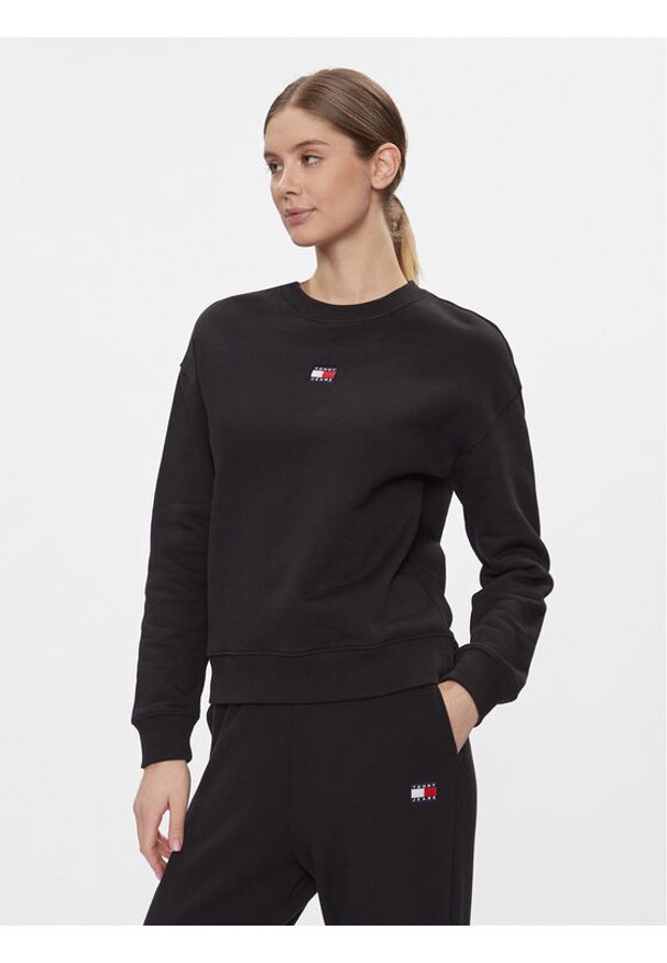 Tommy Jeans Bluza Badge DW0DW17325 Czarny Boxy Fit. Kolor: czarny. Materiał: bawełna