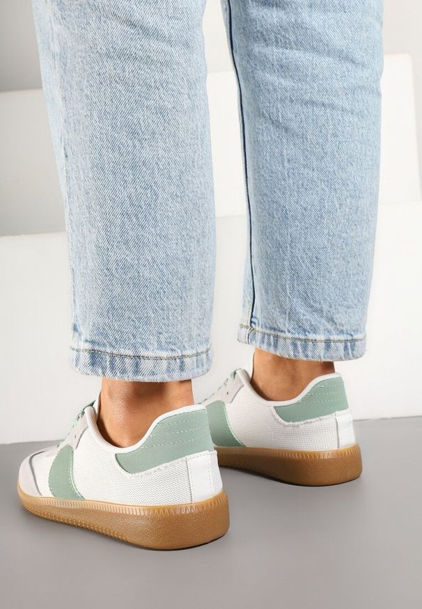 Born2be - Biało-Zielone Sneakersy Retro w Stylu Klasycznych Tenisówek Tanonea. Okazja: na co dzień. Zapięcie: sznurówki. Kolor: biały. Materiał: jeans