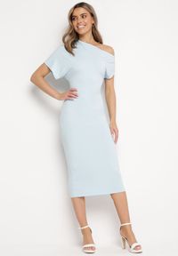 Born2be - Jasnoniebieska Asymetryczna Sukienka Midi o Dopasowanym Fasonie Tivalle. Kolor: niebieski. Typ sukienki: asymetryczne. Długość: midi #2