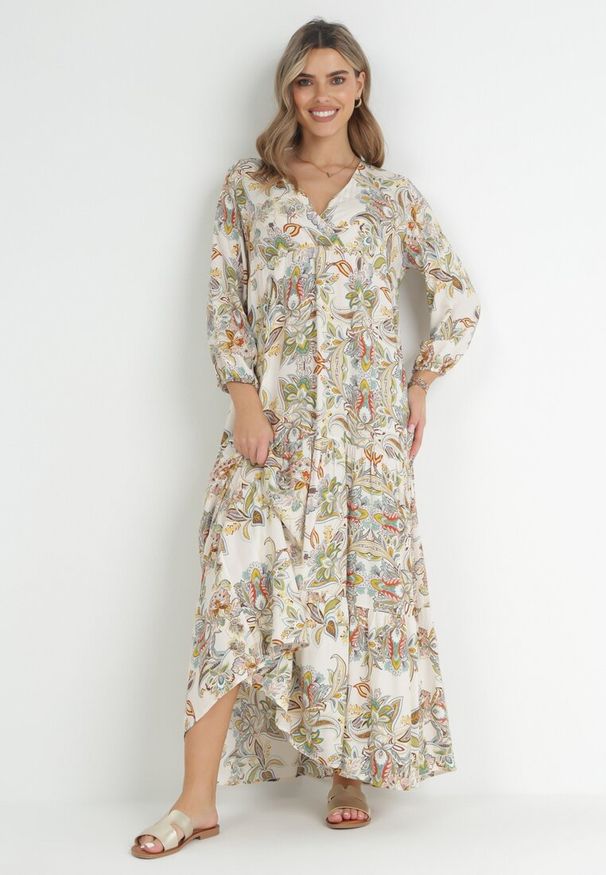 Born2be - Biała Rozkloszowana Sukienka Oversize w Kwiaty Kylia. Kolor: biały. Wzór: kwiaty. Typ sukienki: oversize