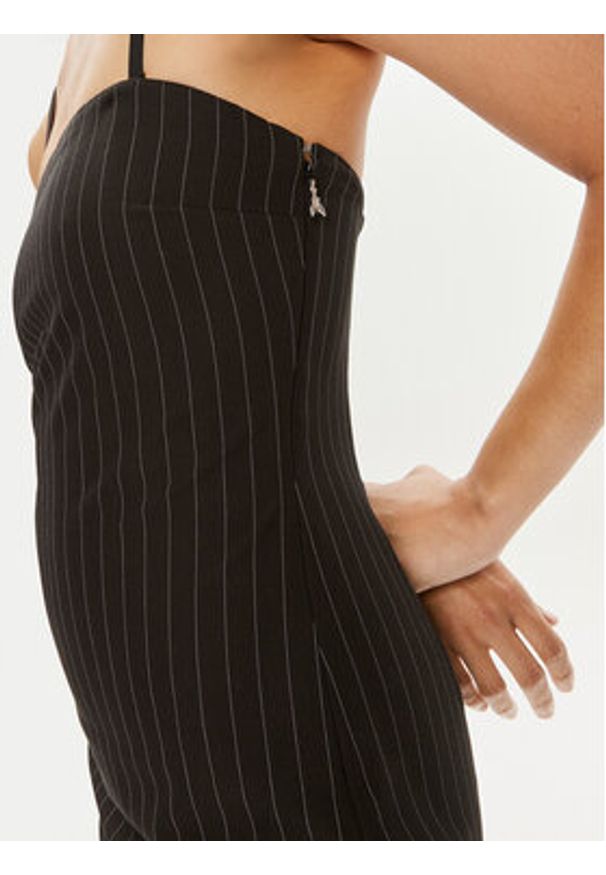 Patrizia Pepe Sukienka koktajlowa 8A1342/A457-F1OO Czarny Slim Fit. Kolor: czarny. Materiał: syntetyk. Styl: wizytowy