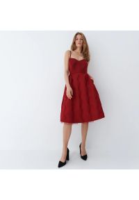 Mohito - Rozkloszowana sukienka - Czerwony. Kolor: czerwony #1