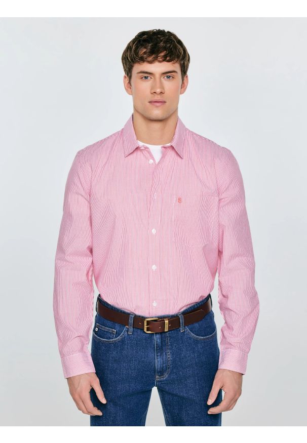 Big-Star - Koszula męska w prążek czerwona Cosiser 603. Okazja: na co dzień. Typ kołnierza: kołnierzyk klasyczny. Kolor: czerwony. Materiał: bawełna, jeans. Wzór: prążki. Styl: casual, elegancki, klasyczny