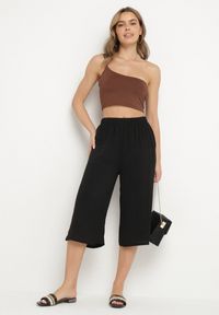 Born2be - Czarne Spodnie o Długości 3/4 z Szerokimi Nogawkami Ulianisa. Okazja: na co dzień, na spacer. Kolor: czarny. Wzór: aplikacja. Styl: casual #3