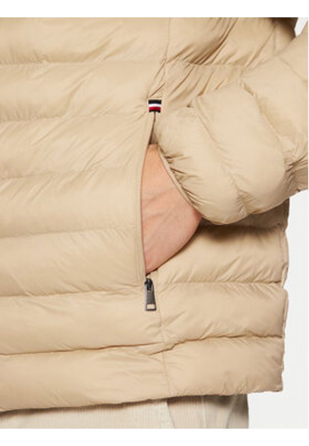 TOMMY HILFIGER - Tommy Hilfiger Kurtka przejściowa MW0MW37634 Beżowy Regular Fit. Kolor: beżowy. Materiał: syntetyk