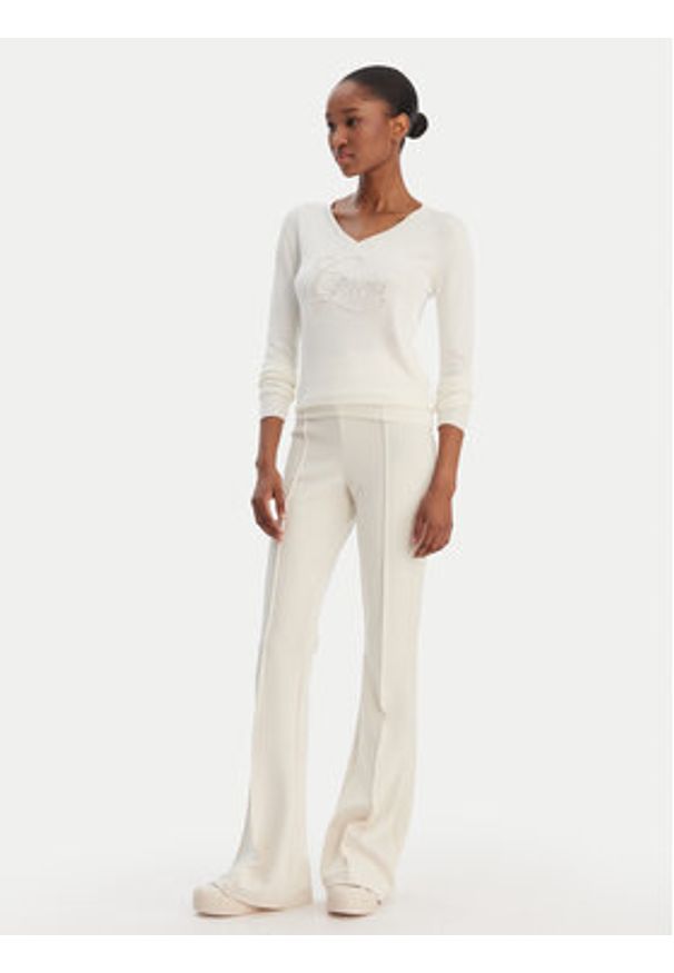 Guess Sweter W6RR50 Z2NQ2 Écru Regular Fit. Kolor: kremowy. Materiał: wiskoza