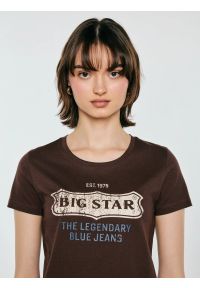 Big-Star - Koszulka damska z linii Authentic z logo BIG STAR brązowa Rissmelna 804. Okazja: na co dzień. Kolor: brązowy. Materiał: dzianina. Wzór: nadruk. Sezon: jesień, zima. Styl: casual, klasyczny #3