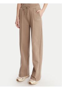 Guess Spodnie dresowe V6RB17 K9V31 Beżowy Regular Fit. Kolor: beżowy. Materiał: bawełna #1