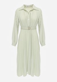 Born2be - Zielona Sukienka Plisowana o Koszulowym Kroju z Paskiem z Klamrą Efronta. Okazja: na co dzień. Typ kołnierza: kołnierzyk klasyczny. Kolor: zielony. Materiał: jeans. Długość rękawa: długi rękaw. Wzór: aplikacja. Typ sukienki: koszulowe. Styl: casual, elegancki, klasyczny #4