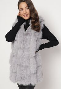 Born2be - Szara Kamizelka Futrzana z Kapturem Sophal. Typ kołnierza: kaptur. Kolor: szary. Materiał: futro #2