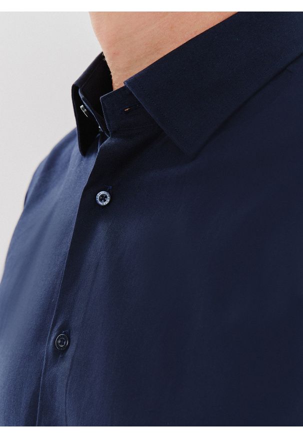 Pako Lorente - PAKO LORENTE – Granatowa koszula męska długi rękaw. Okazja: na co dzień. Kolor: beżowy, niebieski, oliwkowy. Materiał: elastan, bawełna. Długość rękawa: długi rękaw. Długość: długie. Wzór: gładki. Styl: casual