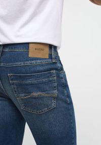 Mustang - MUSTANG WASHINGTON MĘSKIE SPODNIE JEANSOWE DENIM BLUE 1007640 5000 881. Długość: długie. Wzór: aplikacja, nadruk. Styl: sportowy, klasyczny