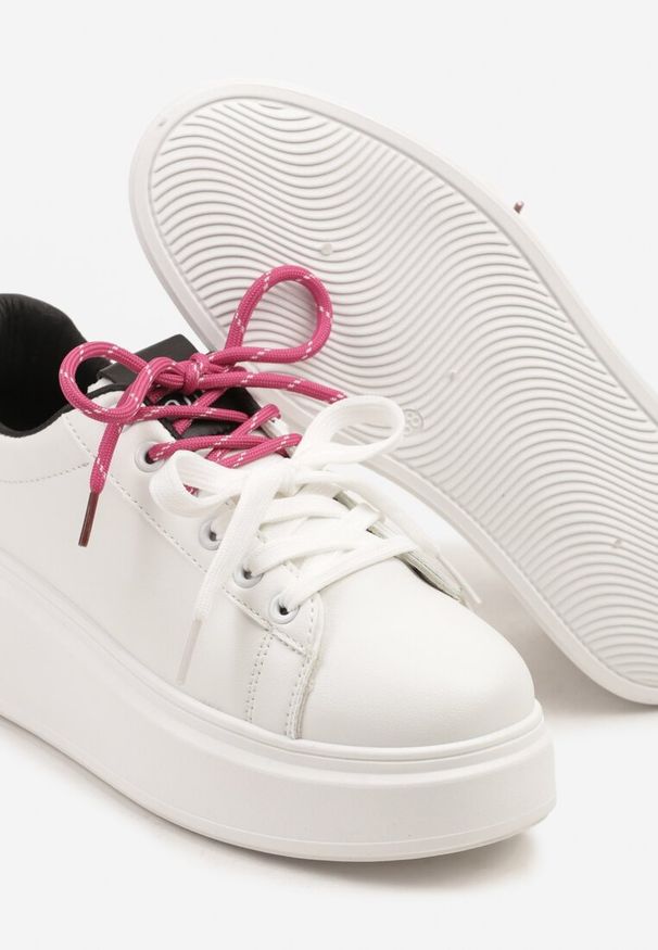 Renee - Biało-Czarne Sneakersy z Podwójnym Sznurowaniem Zdivoria. Kolor: biały