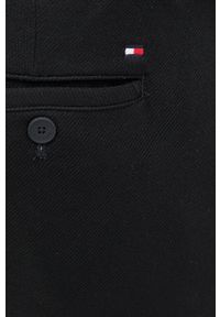 TOMMY HILFIGER - Tommy Hilfiger spodnie BLEECKER męskie kolor czarny w fasonie chinos. Kolor: czarny. Materiał: dzianina #3
