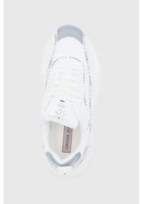 Cross Jeans Buty kolor biały na platformie. Nosek buta: okrągły. Zapięcie: sznurówki. Kolor: biały. Materiał: guma. Obcas: na platformie #4