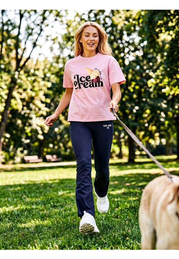 Sinsay - Spodnie dresowe - niebieski. Kolor: niebieski. Materiał: dresówka