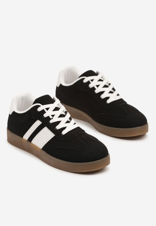 Born2be - Czarne Sneakersy Tenisówki z Geometrycznymi Paskami Amolita. Okazja: na co dzień. Zapięcie: pasek. Kolor: czarny. Materiał: jeans. Wzór: geometria