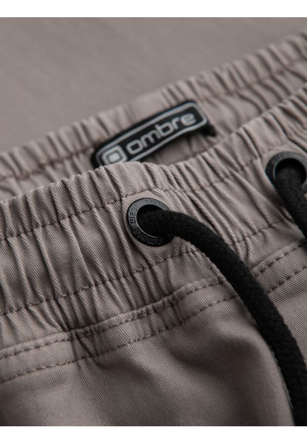 Ombre Clothing - Męskie spodnie JOGGERY z zapinanymi kieszeniami cargo - ciemnobeżowe V2 OM-PAJO-0125 - XXL. Okazja: na co dzień. Kolor: beżowy. Materiał: bawełna, elastan. Wzór: aplikacja. Styl: casual
