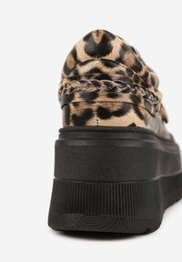 Renee - Panterkowe Sneakersy Vices na Platformie Ozdobione Metaliczną Aplikacją Tatellia. Okazja: na co dzień. Materiał: jeans. Wzór: aplikacja. Obcas: na platformie #3