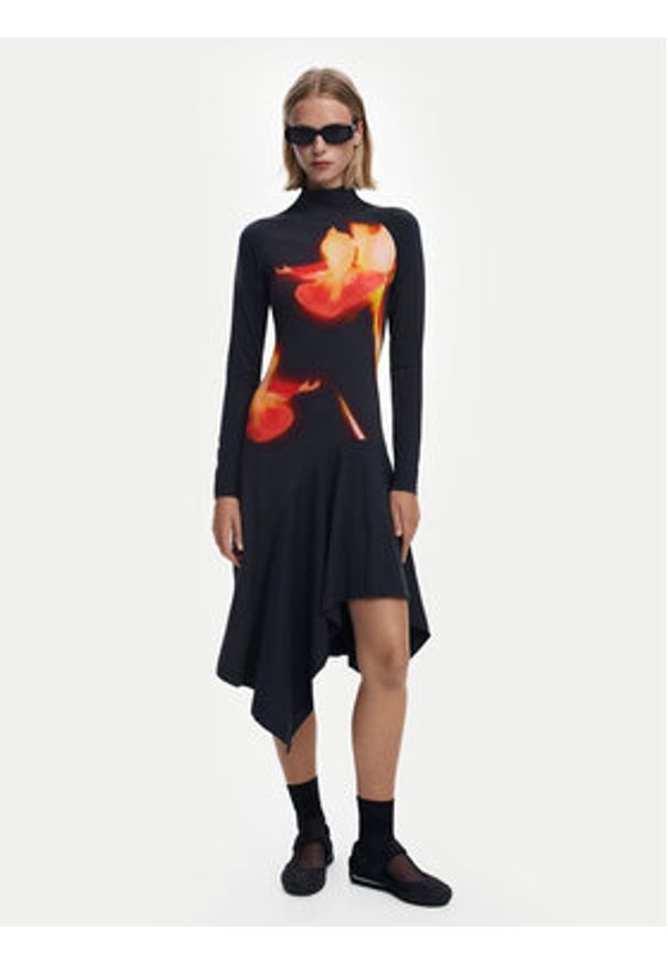 Desigual Sukienka codzienna Mila 25WWVK40 Czarny Slim Fit. Okazja: na co dzień. Kolor: czarny. Materiał: bawełna. Typ sukienki: proste. Styl: casual