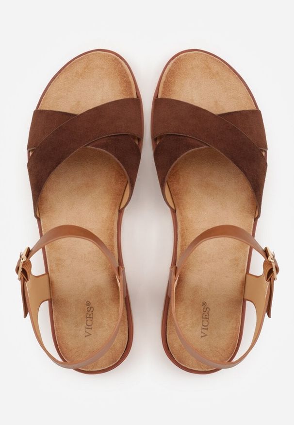 Renee - Ciemnobrązowe Płaskie Sandały VICES z Cholewką ze Skrzyżowanymi Paskami Emelika. Zapięcie: pasek. Kolor: brązowy. Wzór: haft. Styl: boho