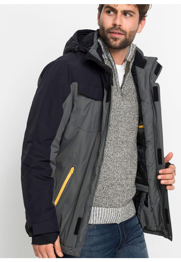 bonprix - Wodoodporna kurtka funkcjonalna z odpinanym kapturem. Typ kołnierza: kaptur. Kolor: szary. Materiał: materiał. Wzór: nadruk. Sezon: zima