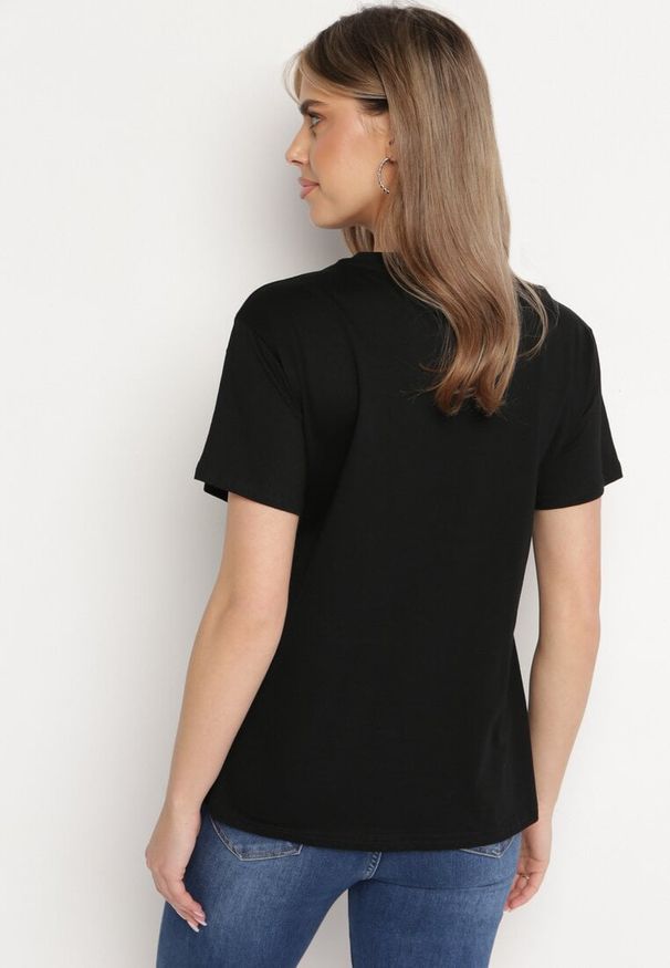 Born2be - Czarny T-shirt Ozdobiony Kolorowymi Cyrkoniami Wiadea. Okazja: na co dzień. Kolor: czarny. Wzór: aplikacja, kolorowy. Styl: klasyczny, casual