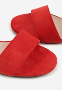 Born2be - Czerwone Sandały z Imitacji Zamszu na Słupku Ianolis. Okazja: na co dzień. Kolor: czerwony. Materiał: zamsz. Obcas: na słupku. Styl: casual, elegancki, klasyczny. Wysokość obcasa: średni #4