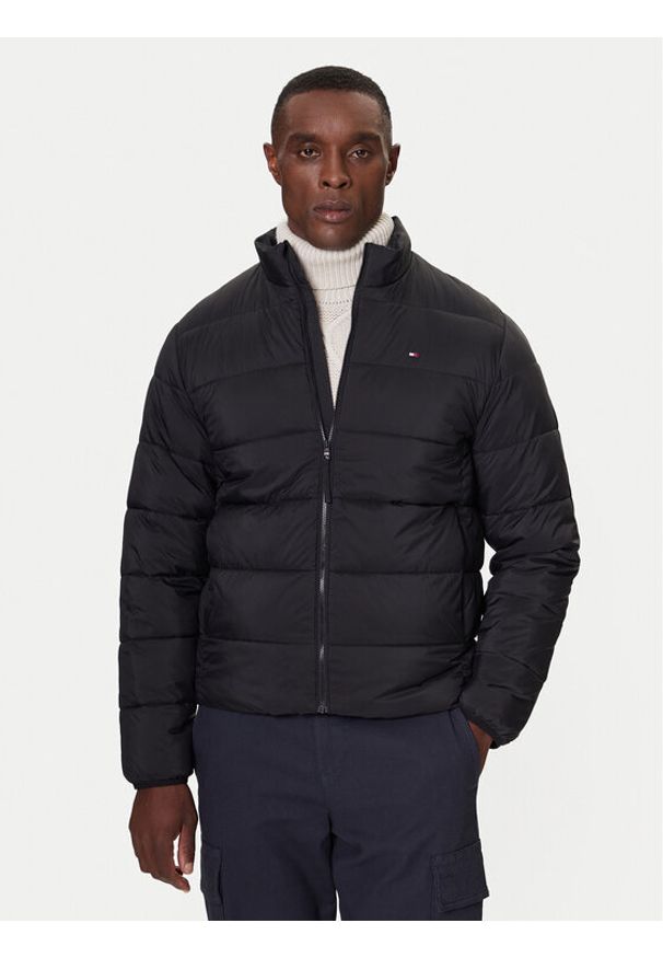 TOMMY HILFIGER - Tommy Hilfiger Kurtka zimowa MW0MW41982 Czarny Regular Fit. Kolor: czarny. Materiał: syntetyk. Sezon: zima