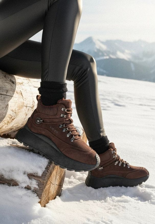 Born2be - Brązowe Sportowe Sneakersy Śniegowce Vices na Grubej Podeszwie Nellsana. Okazja: na co dzień. Kolor: brązowy. Materiał: jeans. Szerokość cholewki: normalna. Wzór: aplikacja