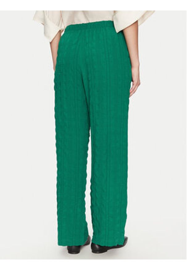 Vero Moda Spodnie materiałowe Noella 10325210 Zielony Straight Fit. Kolor: zielony. Materiał: syntetyk