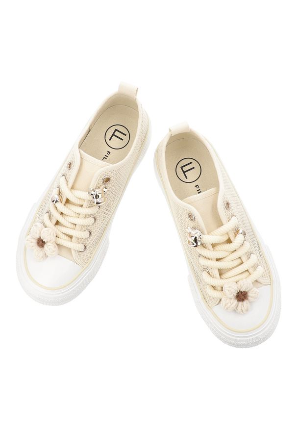 Sneakersy damskie Filippo, cholewka z materiału tekstylnego siateczkowego wiązanie z przodu ozdobne grube sznurówki, beżowy, DTN7855/26. Okazja: na co dzień. Zapięcie: sznurówki. Kolor: beżowy. Materiał: materiał. Szerokość cholewki: normalna. Wzór: ażurowy, kwiaty. Styl: casual, klasyczny