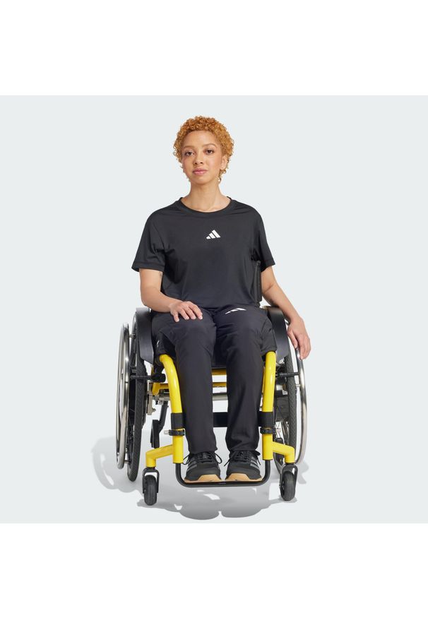 Adidas - Koszulka Training Adaptive Workout. Kolor: biały, wielokolorowy, czarny. Materiał: materiał