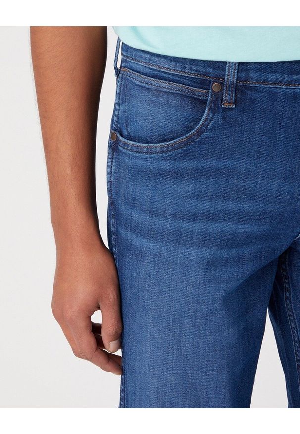 Wrangler - WRANGLER GREENSBORO MĘSKIE SPODNIE JEANSOWE FREE WAY W15QYJZ99 112331145
