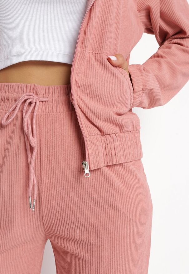 Born2be - Różowy 2-częściowy Prążkowany Komplet Dresowy z Bluzą i Spodniami Tuenna. Kolor: różowy. Materiał: prążkowany, dresówka