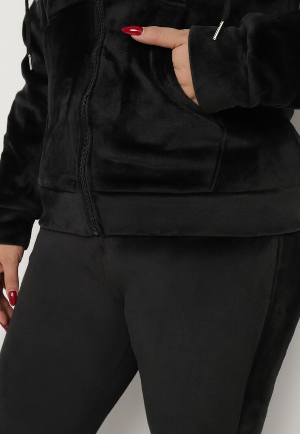 Born2be - Czarny Welurowy Komplet Dresowy z Polarem Spodnie i Bluza Seviona. Kolekcja: plus size. Kolor: czarny. Materiał: welur, dresówka, polar