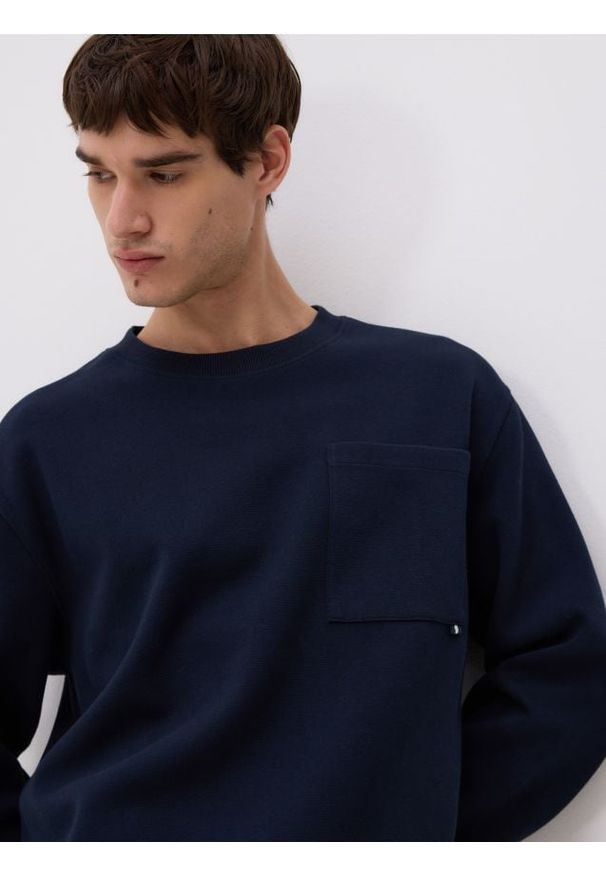 Reserved - Bluza regular z bawełną - granatowy. Kolor: niebieski. Materiał: bawełna