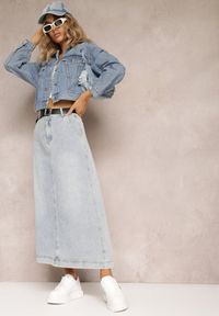 Renee - Jasnoniebieska Jeansowa Spódnica Maxi o Rozkloszowanym Kroju z Paskiem Teviva. Kolor: niebieski. Materiał: jeans. Sezon: lato, wiosna