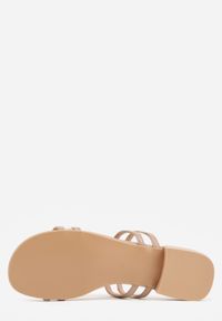 Born2be - Ciemnobeżowe Klapki z Geometrycznymi Paskami Adriameda. Okazja: na co dzień. Kolor: beżowy. Wzór: geometria. Sezon: lato. Styl: casual, elegancki, wakacyjny #7