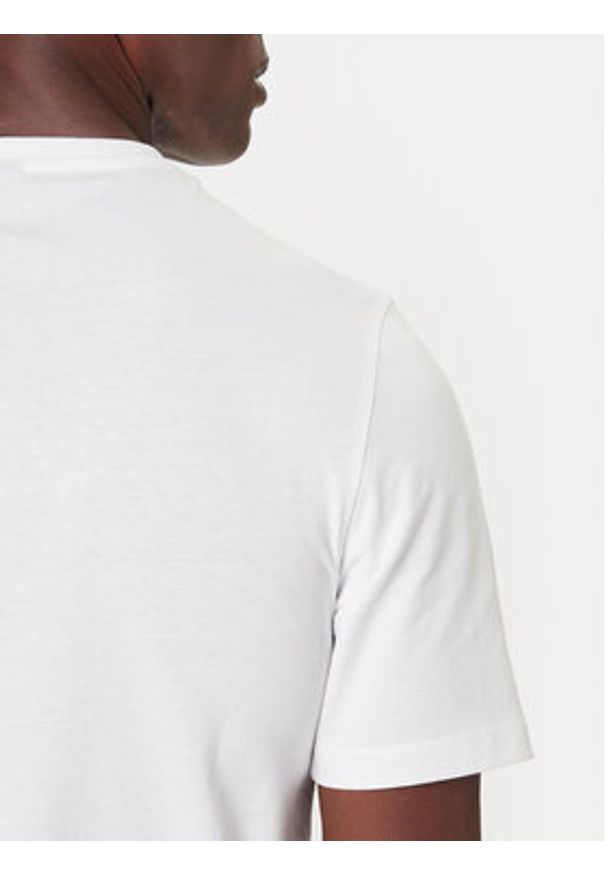 Bugatti T-Shirt 8350-85043D Biały Regular Fit. Kolor: biały. Materiał: bawełna