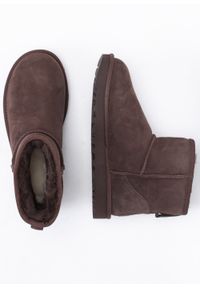 Ugg - Buty zimowe damskie brązowe UGG W CLASSIC MINI II. Zapięcie: pasek. Kolor: brązowy. Materiał: jeans, nylon, skóra, zamsz. Sezon: zima #2