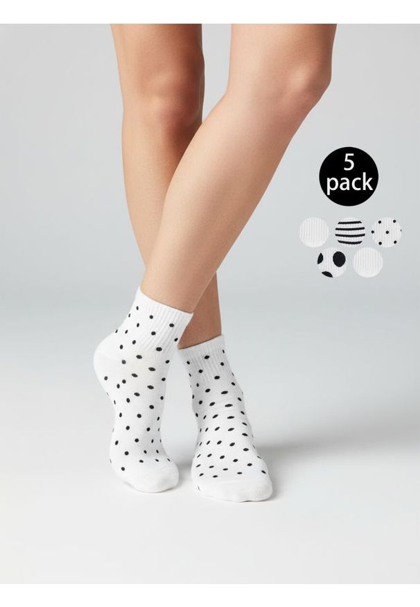 Sinsay - Zestaw skarpetek gładkich, w kropki i paski 5 pack - wielobarwny. Wzór: gładki, paski, kropki