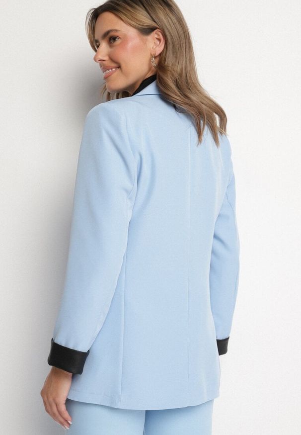 Born2be - Niebieska Marynarka Dwurzędowa z Ozdobnym Klapami Lorhiris. Okazja: na co dzień. Kolor: niebieski. Materiał: jeans. Styl: klasyczny, casual