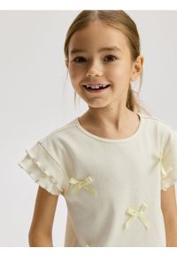 Reserved - Bluzka z kokardkami - jasnożółty. Typ kołnierza: kokarda. Kolor: żółty. Materiał: bawełna #1