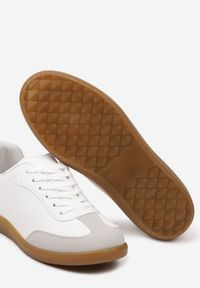 Renee - Biało-Czarne Sneakersy Tenisówki z Metaliczną Wstawką na Zapiętku Ebilara. Nosek buta: okrągły. Zapięcie: sznurówki. Kolor: biały. Materiał: materiał. Obcas: na obcasie. Wysokość obcasa: niski #4