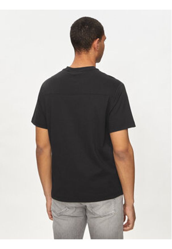 Calvin Klein T-Shirt Shadow Embosed Logo K10K113105 Czarny Regular Fit. Kolor: czarny. Materiał: bawełna